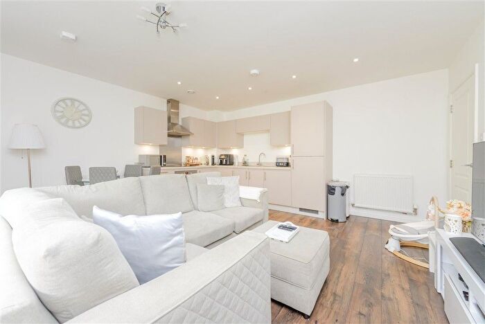 1 Bedroom Flat For Sale In Havelock Drive, Greenhithe, Kent, DA9