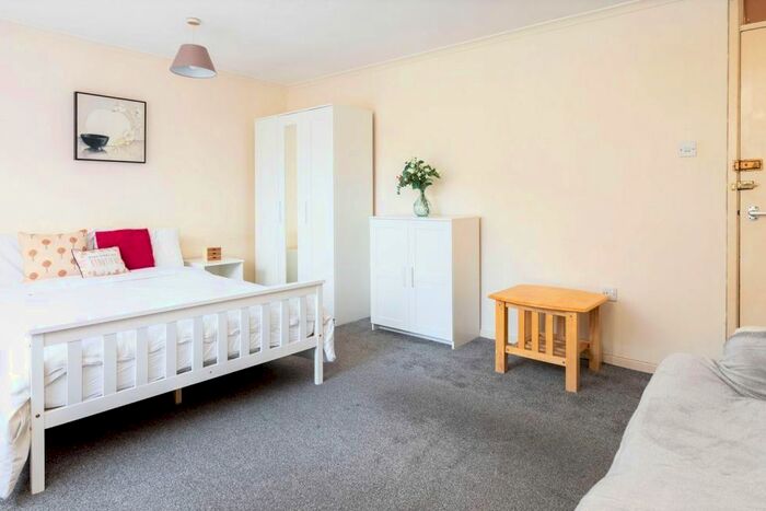 Studio To Rent In West End Lane, London, NW6