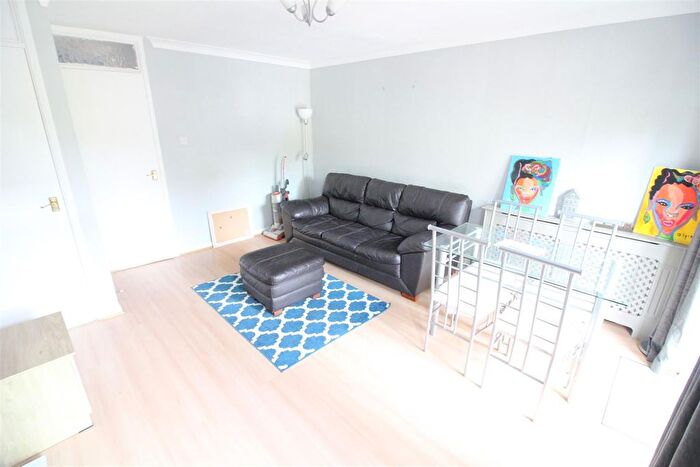 2 Bedroom Terraced House To Rent In Leicester, Bracknell, RG12