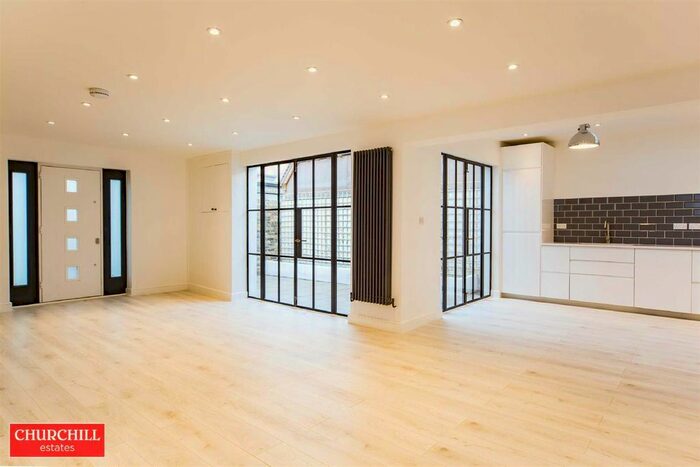 2 Bedroom End Of Terrace House To Rent In Lorne Road, London, E17