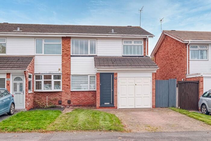 3 Bedroom Semi-detached House For Sale In Hartford Road, Bromsgrove, B60