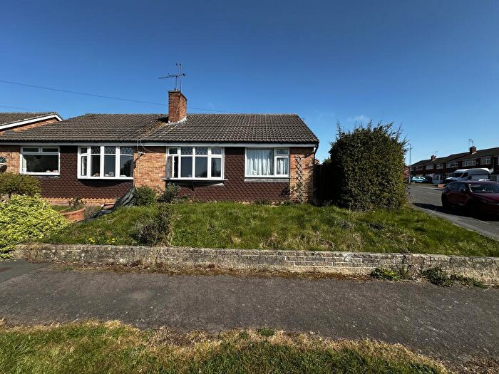 2 Bedroom Bungalow To Rent In Severn Road, Oadby, Leicester, LE2