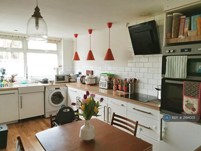 3 Bedroom Maisonette To Rent In Holland Walk, London, N19