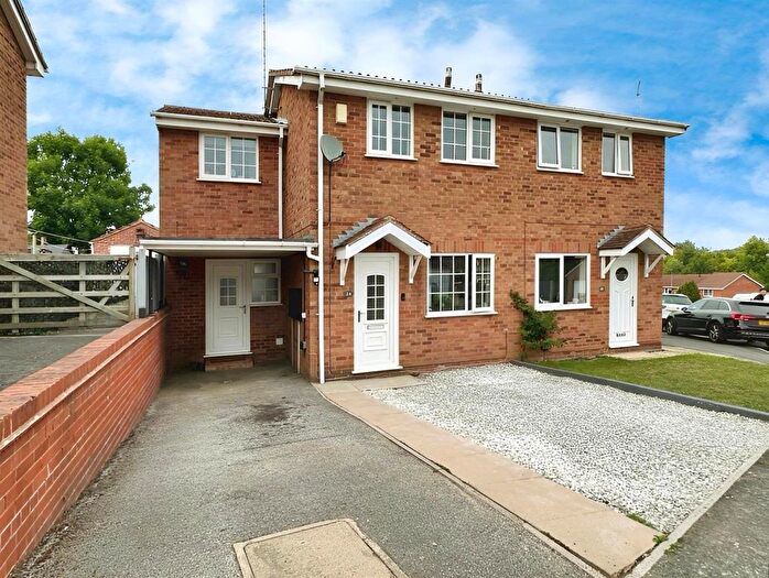 3 Bedroom Semi-Detached House For Sale In Rosecroft Gardens, Swadlincote, DE11