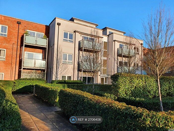 1 Bedroom Flat To Rent In Canalside, Redhill, RH1