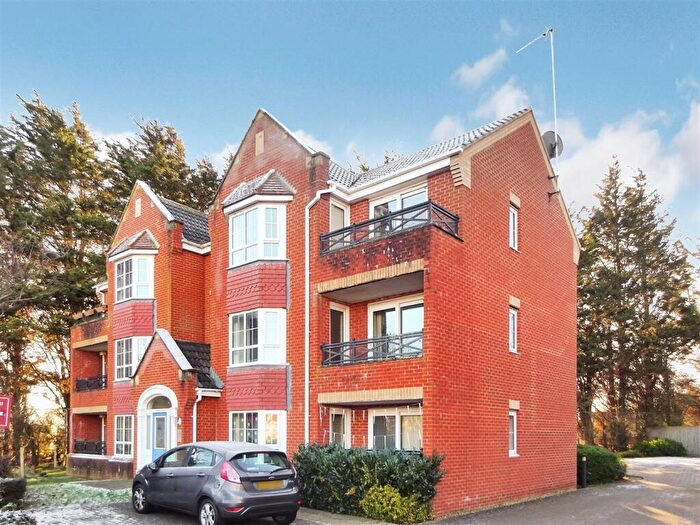 2 Bedroom Apartment To Rent In , Abbots Way, Kettering, NN15