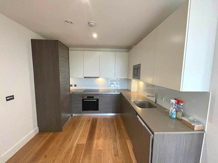 2 Bedroom Flat To Rent In Balfour Road, Hounslow Central, TW3