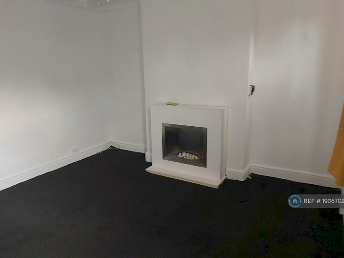 3 Bedroom Terraced House To Rent In Doncaster Road, Barnsley, S70