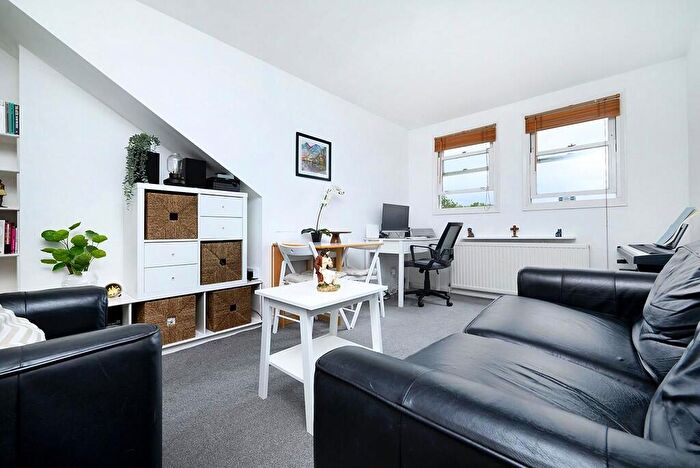 1 Bedroom Apartment For Sale In Mowbray Road, London, NW6