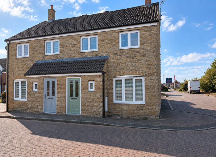 3 Bedroom Semi-Detached House For Sale In Pheasant Way, Gillingham, Dorset, SP8