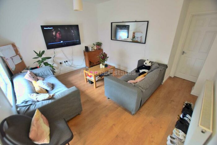 6 Bedroom Terraced House To Rent In Donnington Gardens, Reading, RG1