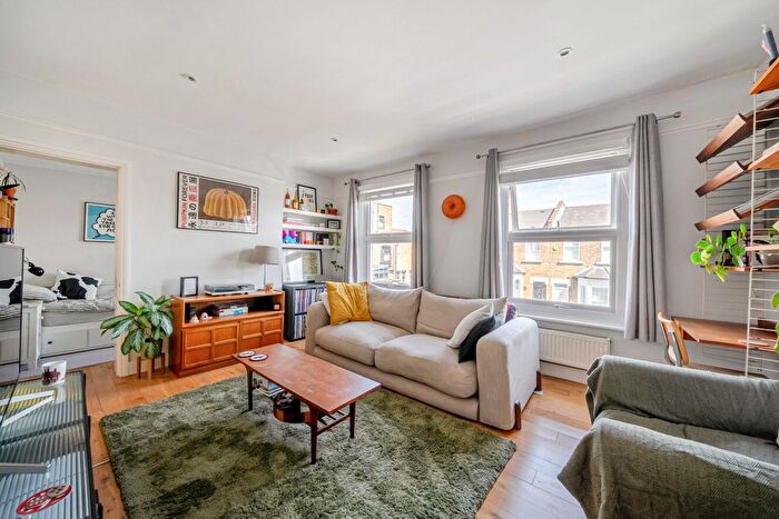 2 Bedroom Flat For Sale In Underhill Road, East Dulwich, London, SE22