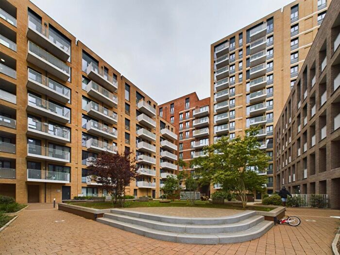 1 Bedroom Apartment For Sale In Lakeside Drive, London, NW10