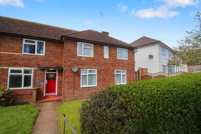 1 Bedroom Flat To Rent In Prestwick Road, South Oxhey, Watford, WD19