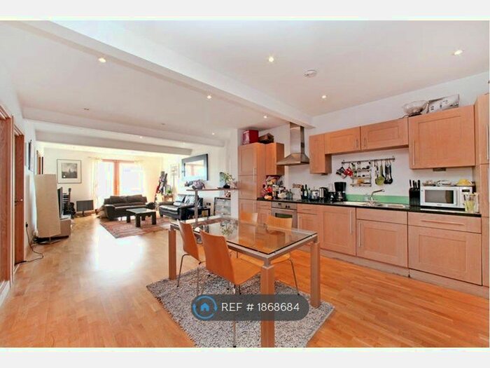 2 Bedroom Flat To Rent In Noko, London, W10