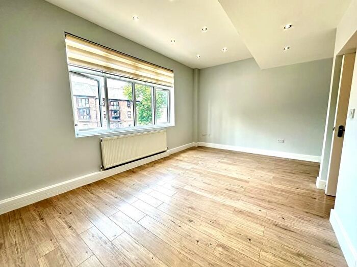 2 Bedroom Flat To Rent In High Road, London, N15
