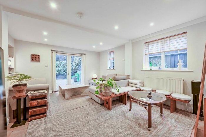 3 Bedroom Bungalow To Rent In Davenport Road, Catford, London, SE6