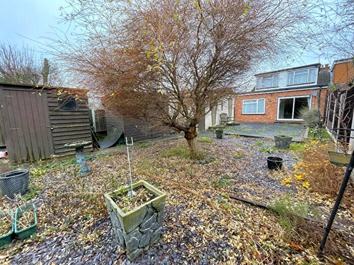 2 Bedroom Chalet For Sale In Wheatley Road, Corringham, Essex, SS17