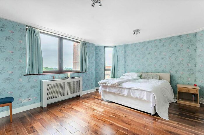 3 Bedroom Flat To Rent In Blythe Road, Brook Green, London, W14