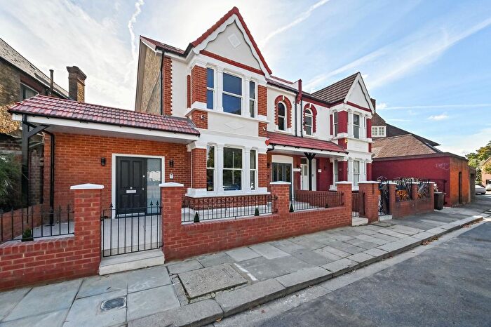 3 Bedroom Flat For Sale In Sutton Lane South, Chiswick, London, W4