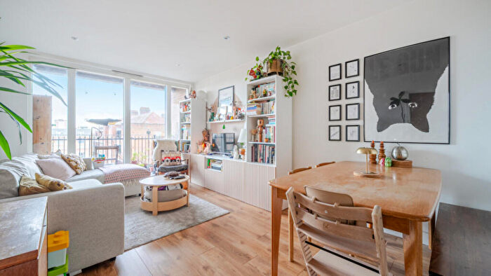 2 Bedroom Flat For Sale In Pamela Street, Haggerston, E8