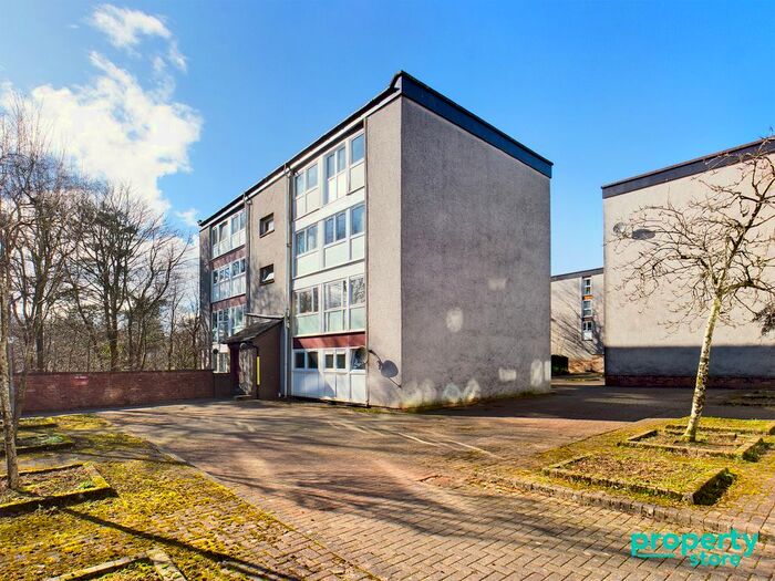 3 Bedroom Flat To Rent In Glenacre Road, Cumbernauld, North Lanarkshire, G67