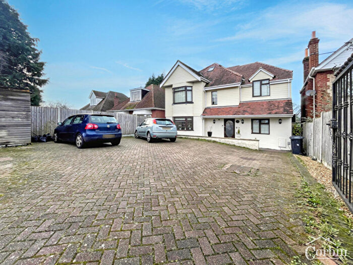 3 Bedroom Detached House For Sale In Ringwood Road, Bournemouth, BH11