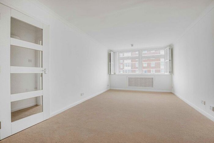 1 Bedroom Flat To Rent In Shepherds Bush Green, London, W12