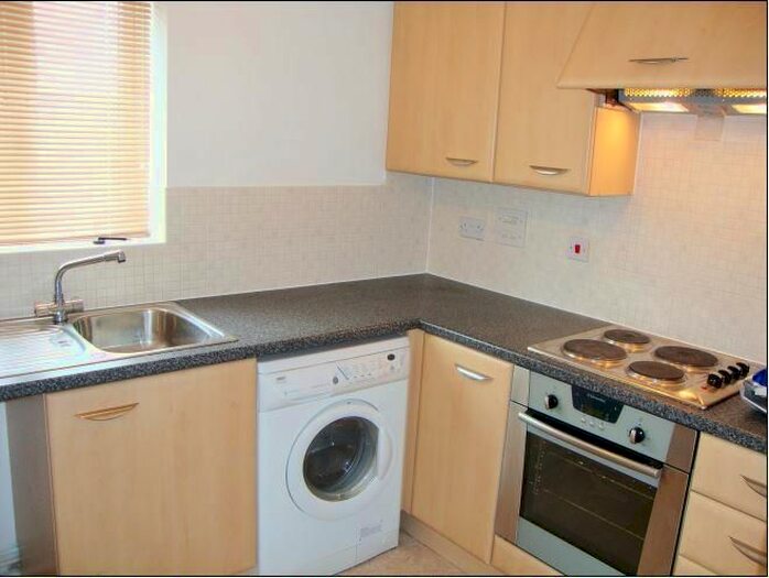 2 Bedroom Flat To Rent In Padstow Road, SN2