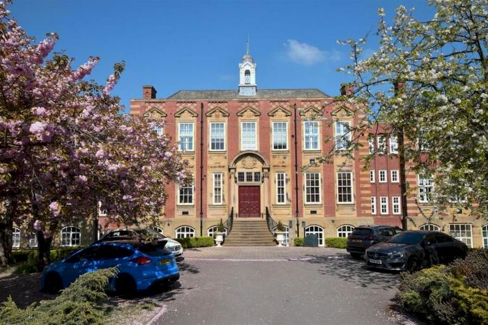 2 Bedroom Flat To Rent In College House, Huddersfield Road, Barnsley, S75