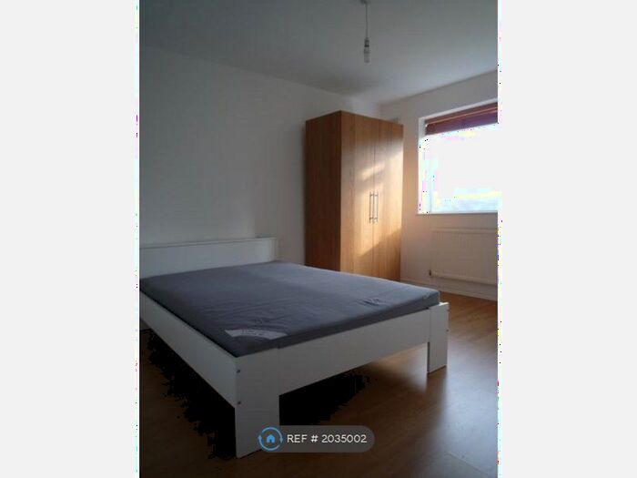 2 Bedroom Maisonette To Rent In Bedford Close, London, N10