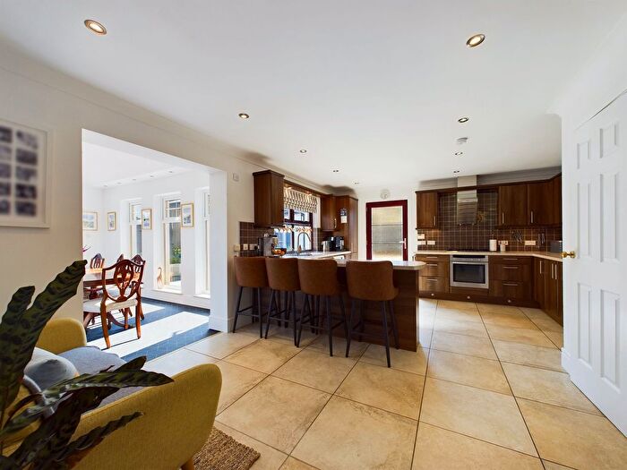 5 Bedroom Detached House For Sale In Raeburn Common, Pettinain, ML11
