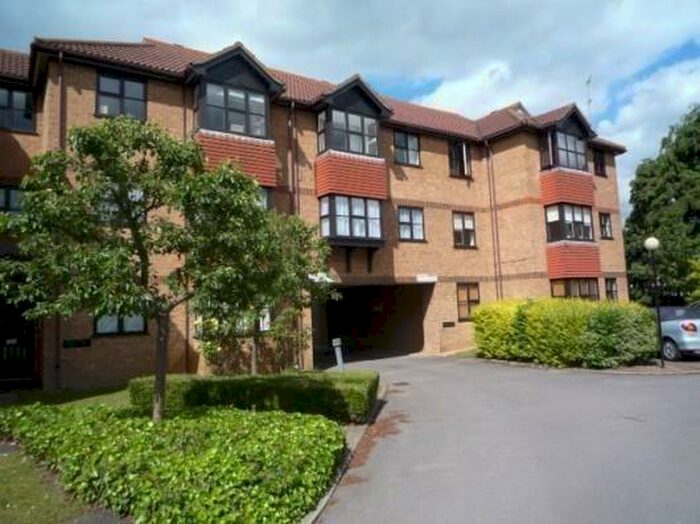 1 Bedroom Flat To Rent In Swan Court, Mangles Road, Guildford, Surrey, GU1