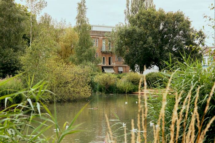 4 Bedroom Flat To Rent In Station Road, Barnes, SW13