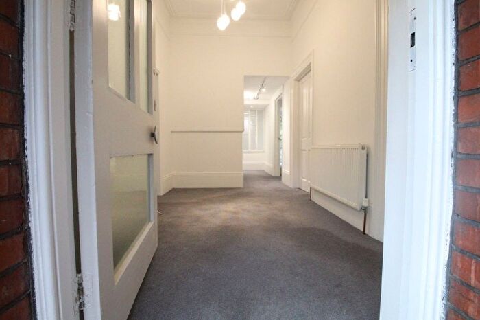 3 Bedroom Flat To Rent In Coolhurst Road, London, N8