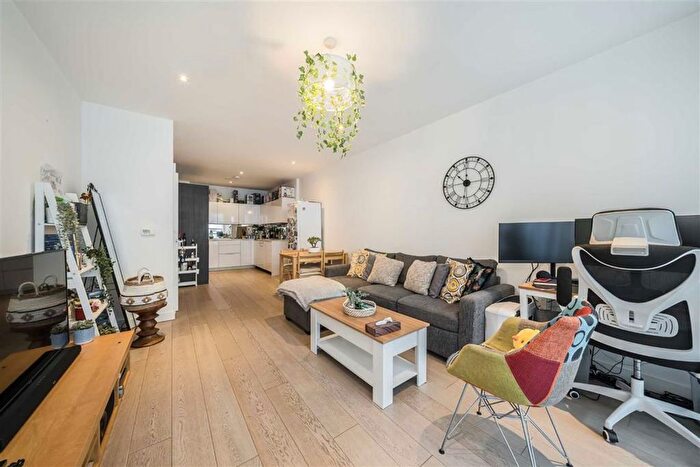1 Bedroom Flat To Rent In River Gardens Walk, Greenwich, SE10