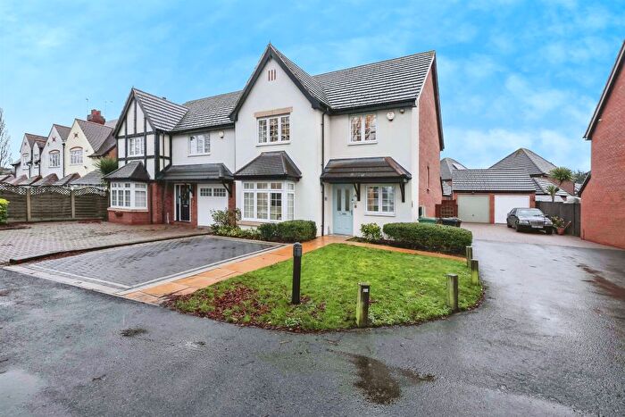 3 Bedroom Detached House For Sale In The Green, Castle Bromwich, Birmingham, B36