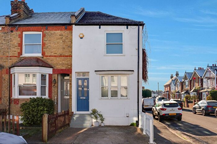 3 Bedroom End Of Terrace House For Sale In Summer Road, East Molesey, KT8