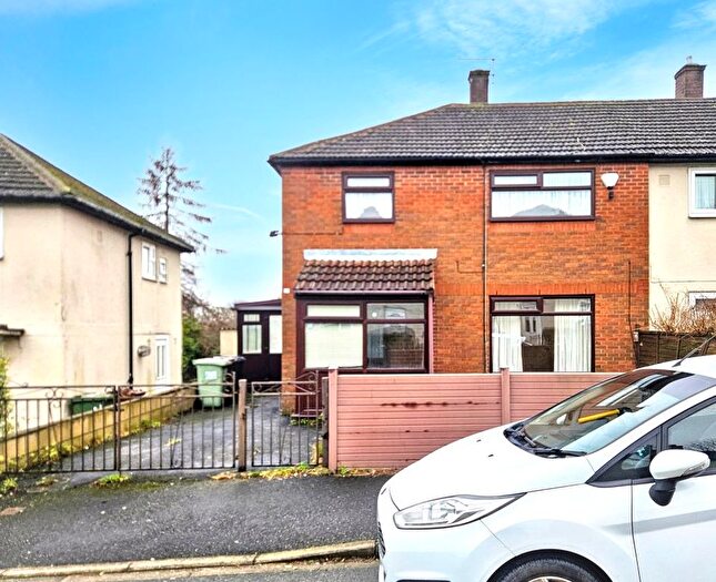 3 Bedroom Semi Detached House For Sale In Kentmere Crescent, Leeds, LS14