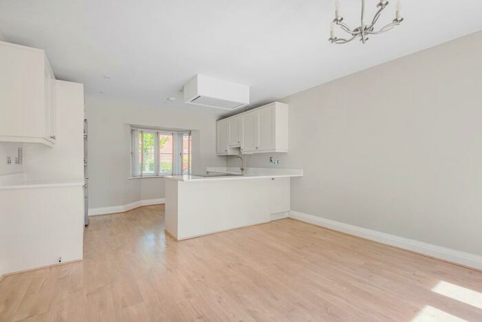 4 Bedroom Detached House To Rent In Rose Meadow West End, GU24