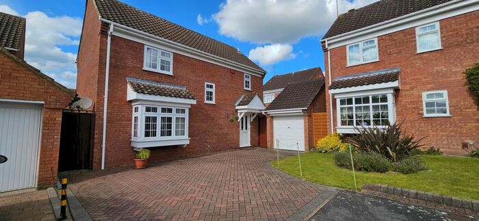 4 Bedroom House To Rent In Wiveton Close, Luton, LU2