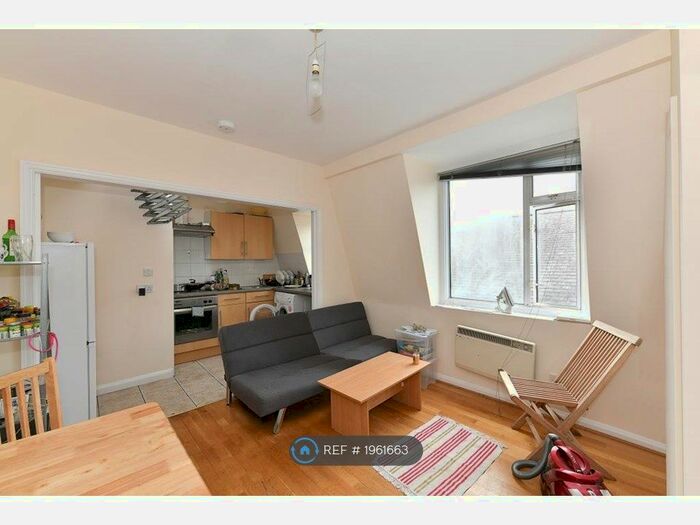2 Bedroom Flat To Rent In Kentish Town Road, London, NW5