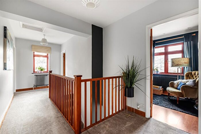 5 Bedroom Detached House For Sale In Kingston Road, Leatherhead, KT22