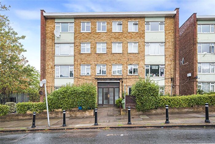 2 Bedroom Flat For Sale In St. Asaph Road, London, SE4