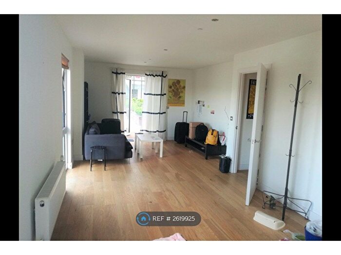 2 Bedroom Flat To Rent In Love Lane, London, SE18