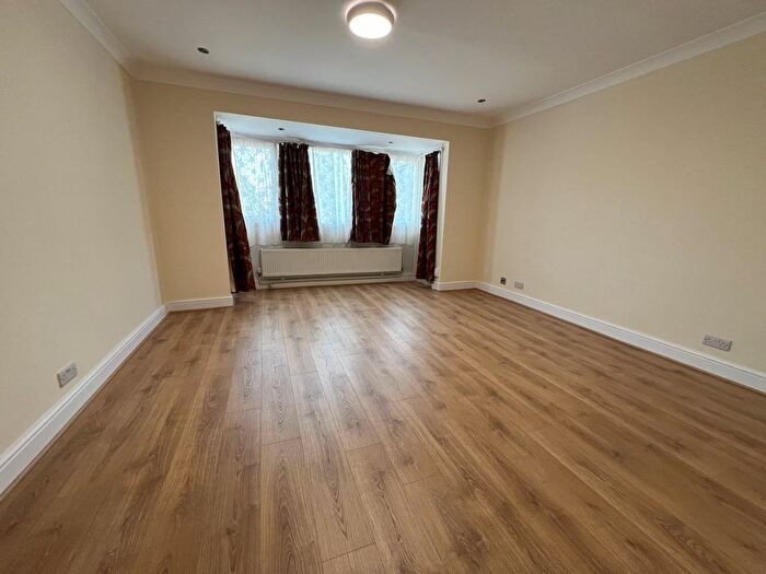 4 Bedroom Town House To Rent In Atkinson Road, London, E16