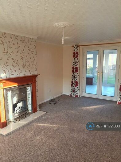 3 Bedroom Semi-Detached House To Rent In Salisbury Drive, Waltham, Grimsby, DN37