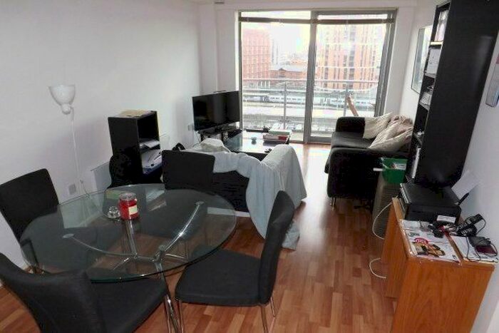 2 Bedroom Flat To Rent In Whitehall Quay, Leeds, LS1