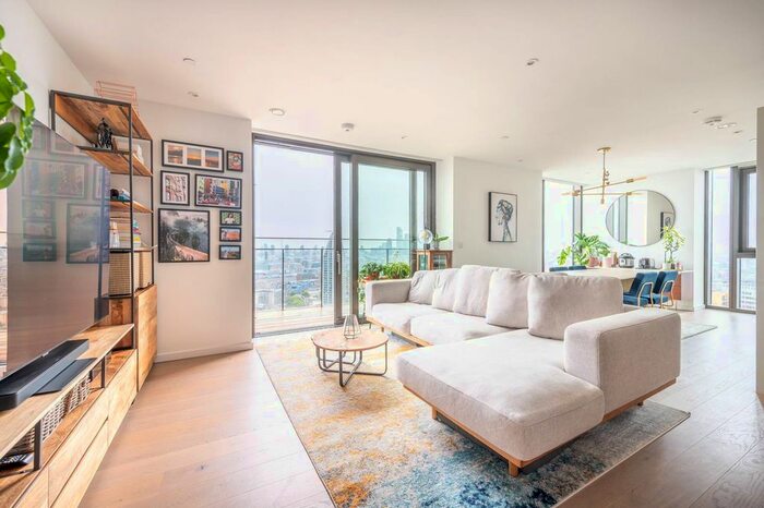 3 Bedroom Flat To Rent In St Gabriel Walk, Elephant And Castle, London, SE1