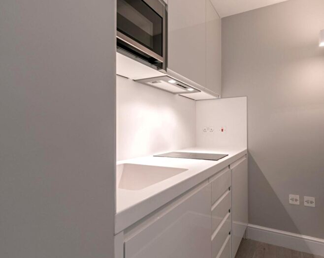 1 Bedroom Flat To Rent In Russell Road, N13